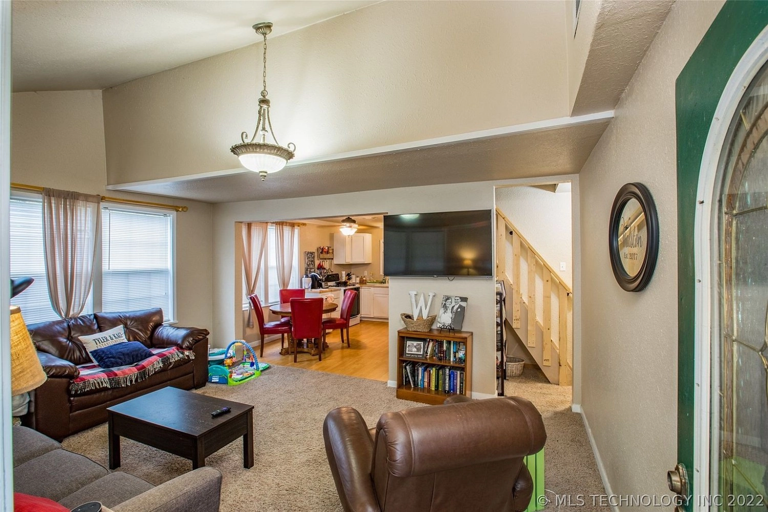 1012 N 2nd Avenue Durant OK - Living room
