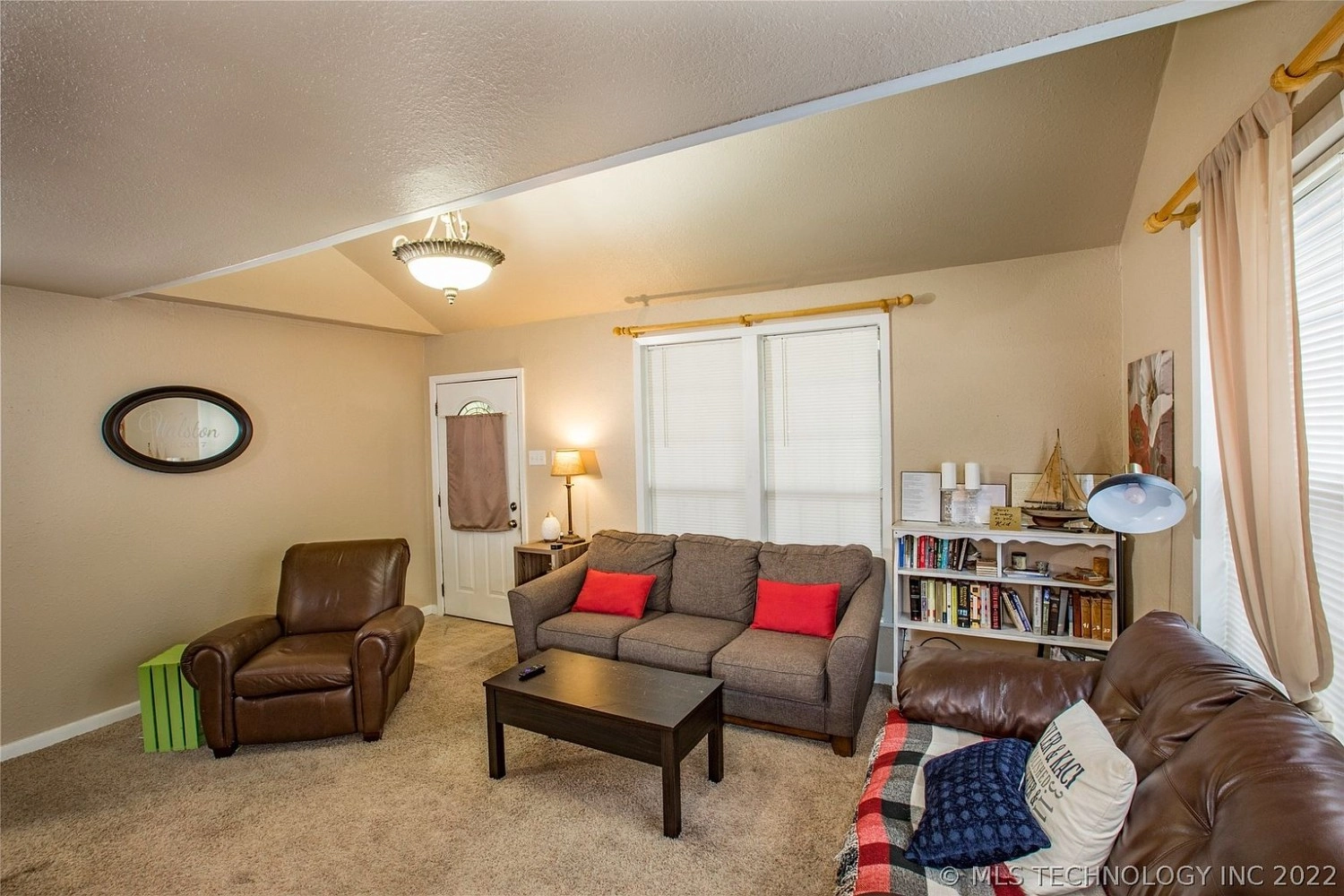 1012 N 2nd Avenue Durant OK - Living area