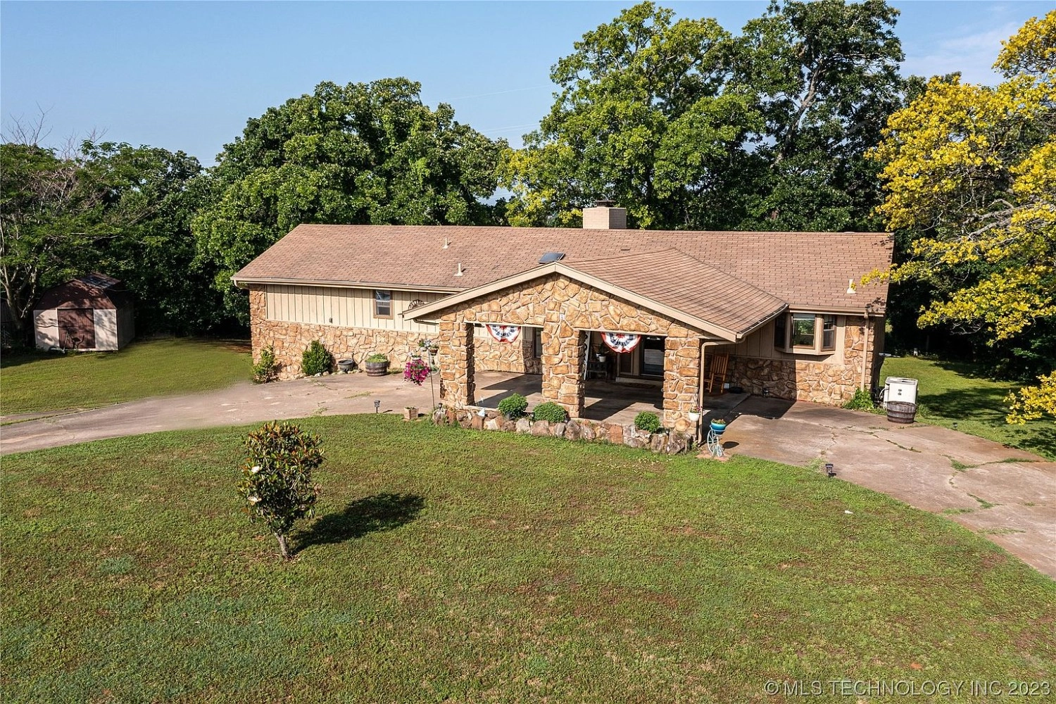 1103 Timberline Drive Durant OK - Front yard