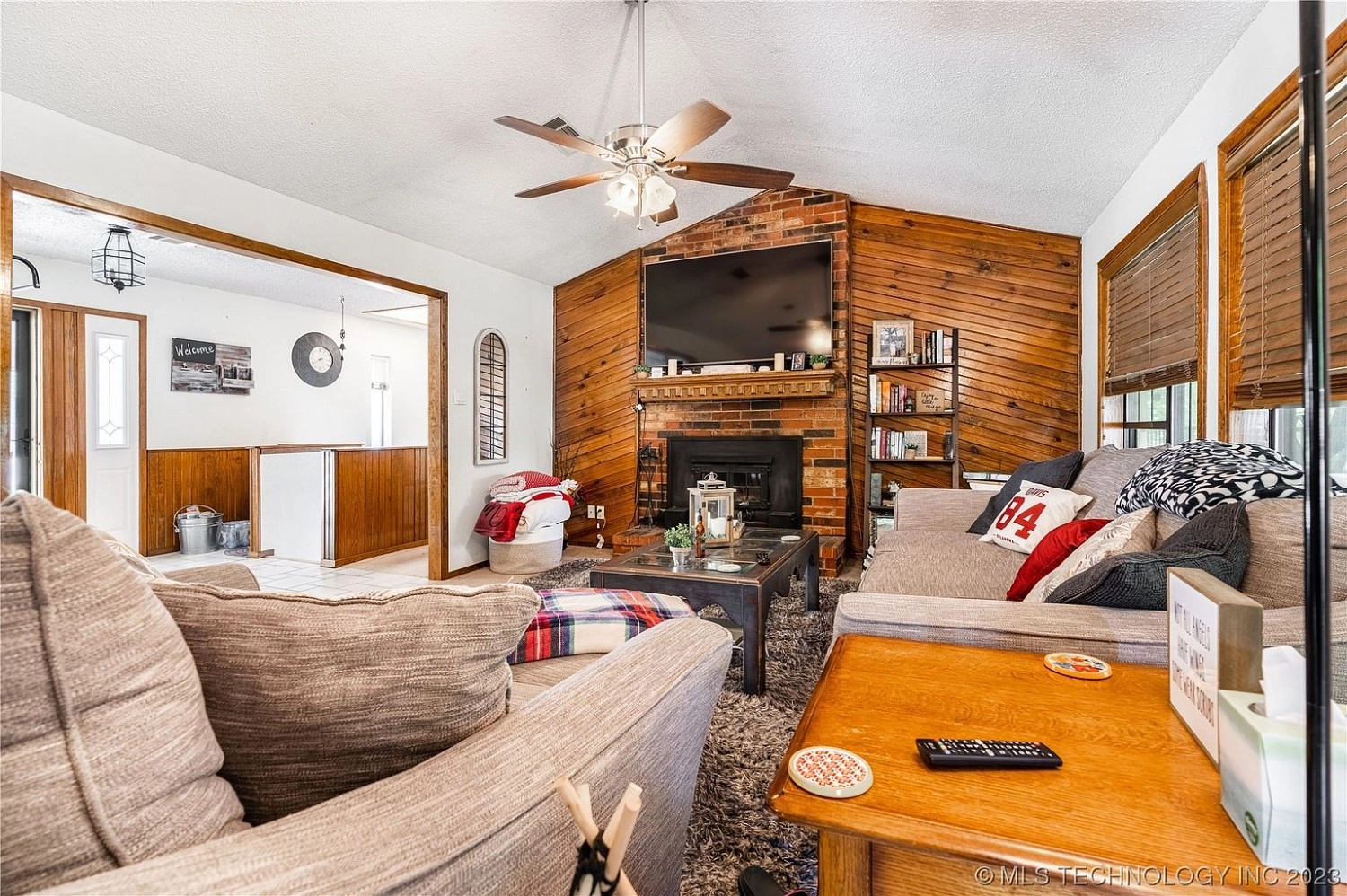1103 Timberline Drive Durant OK - Living room