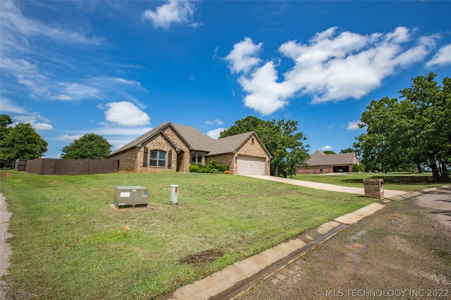 31 Fairway Drive Durant OK - Front yard