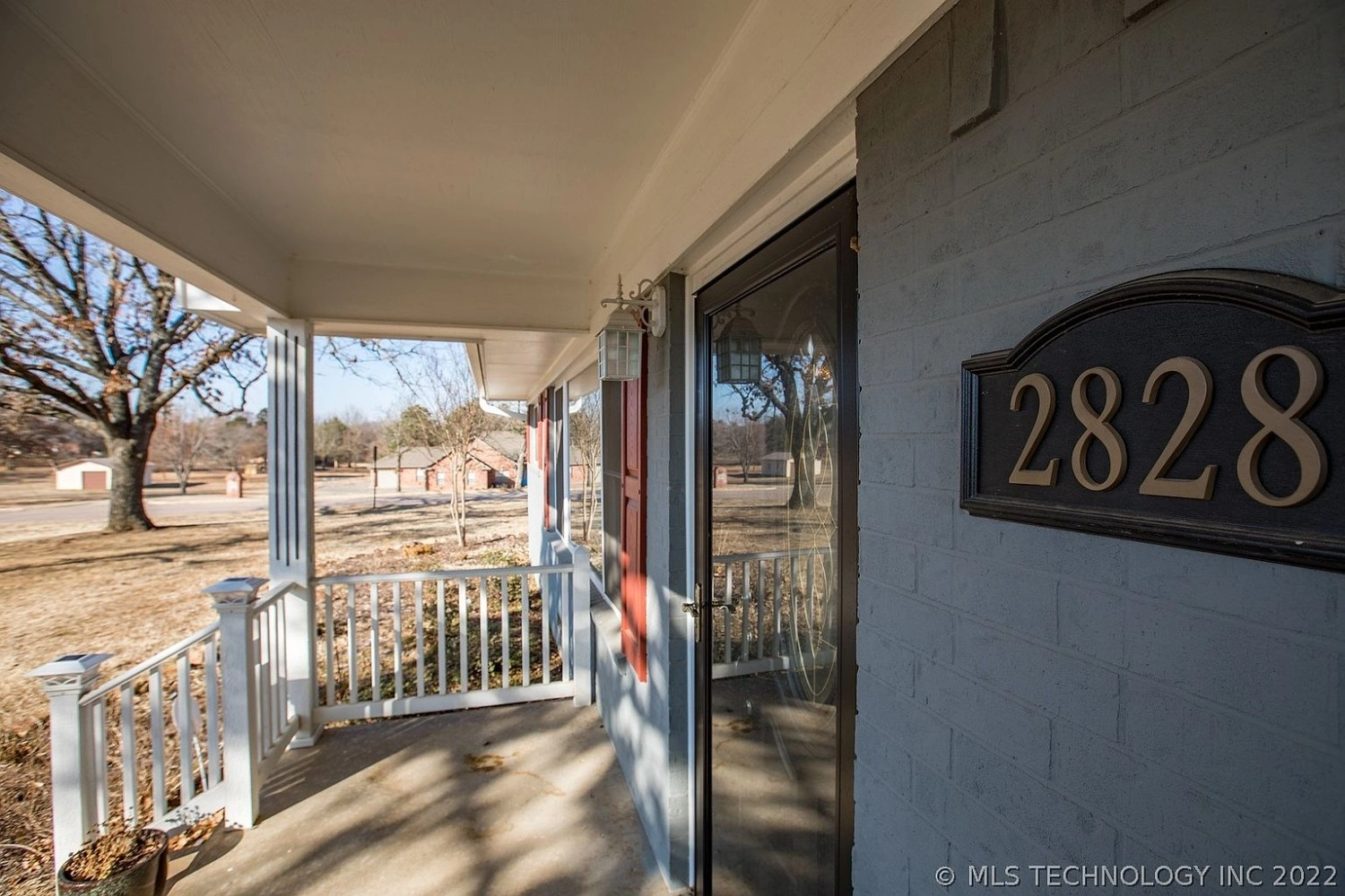 2828 Chuckwa Drive Durant OK - Front porch