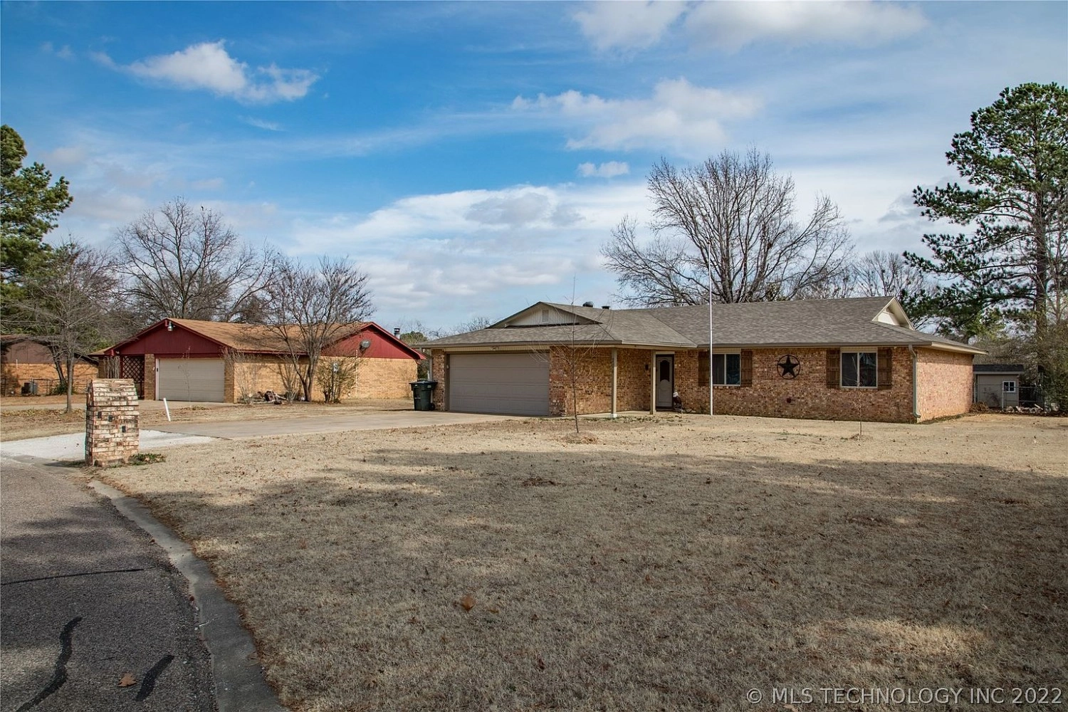 204 Sandpiper Circle Durant OK - Front yard