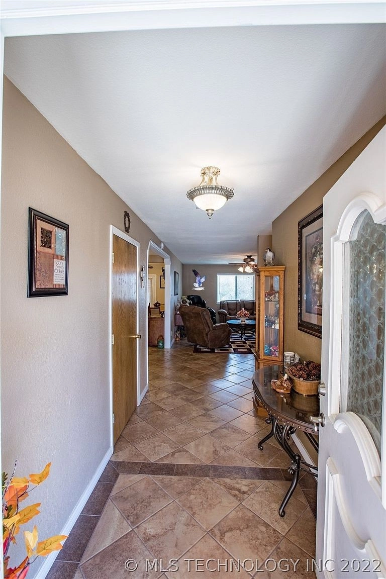 204 Sandpiper Circle Durant OK - Entry hall