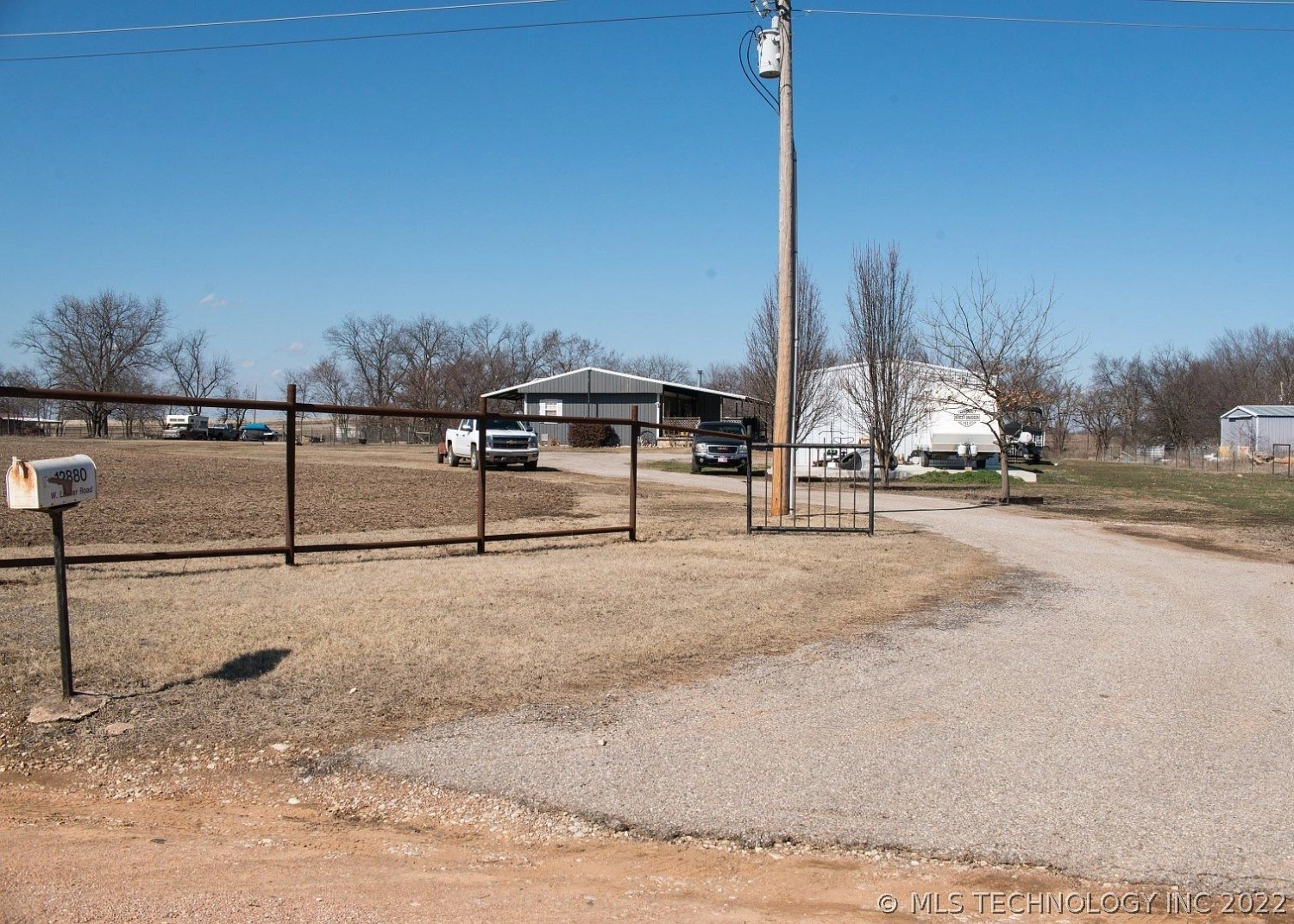 12880 W Lasiter Road Kingston OK - Front yard