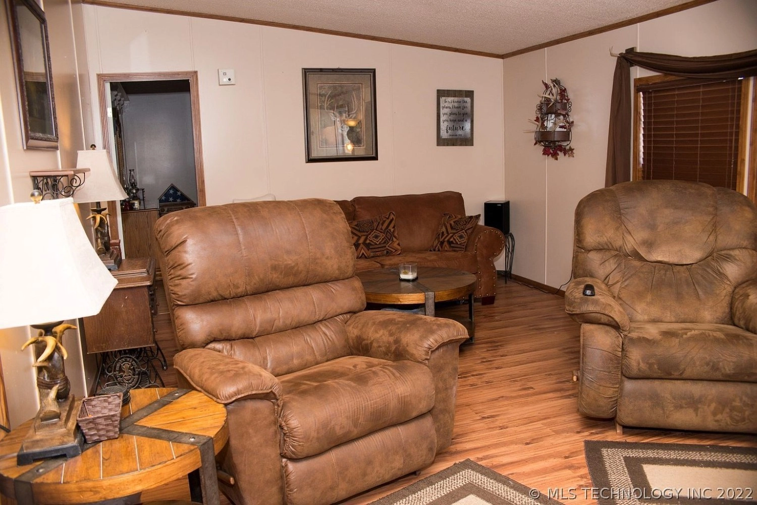 12880 W Lasiter Road Kingston OK - Living room