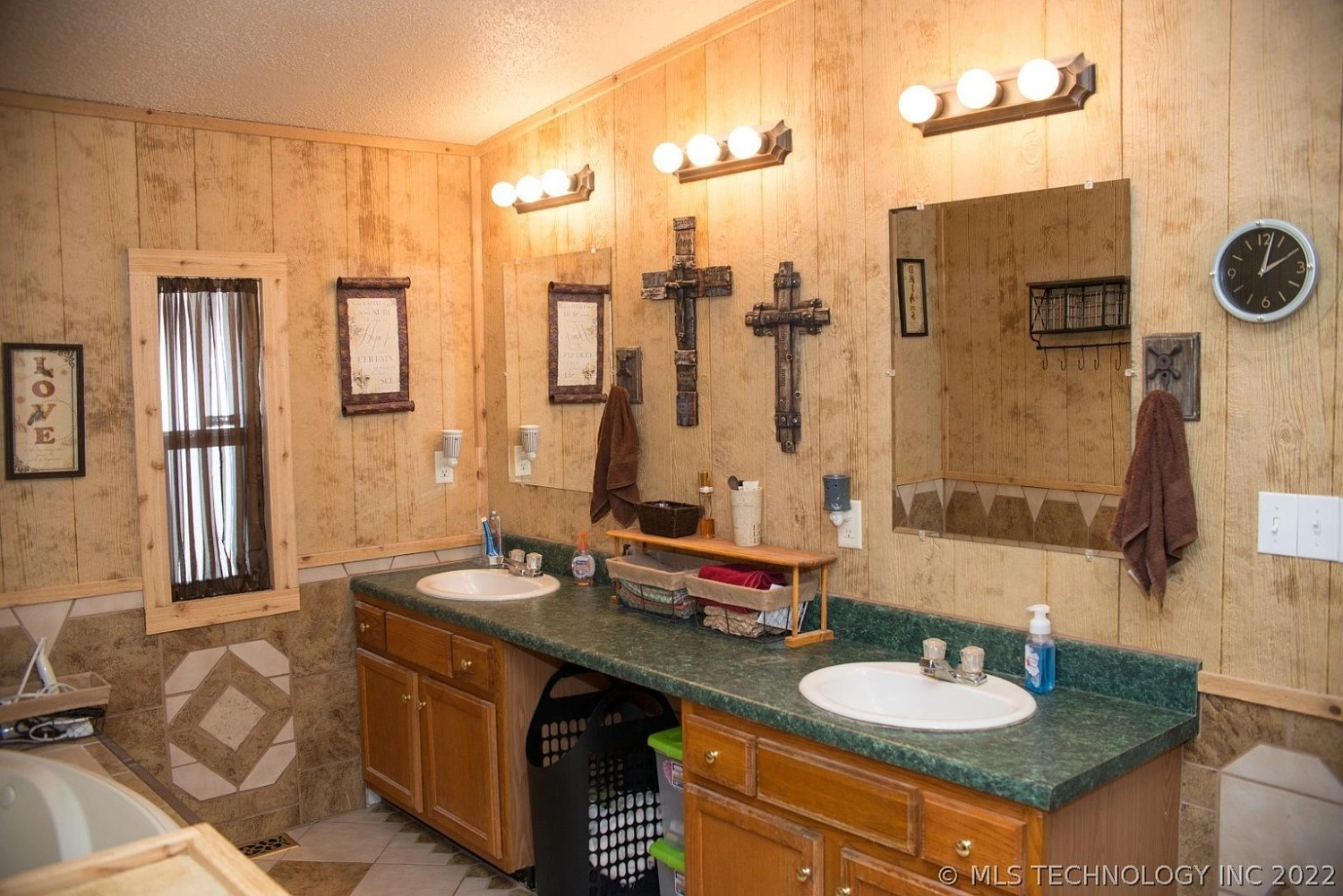 12880 W Lasiter Road Kingston OK - Bathroom
