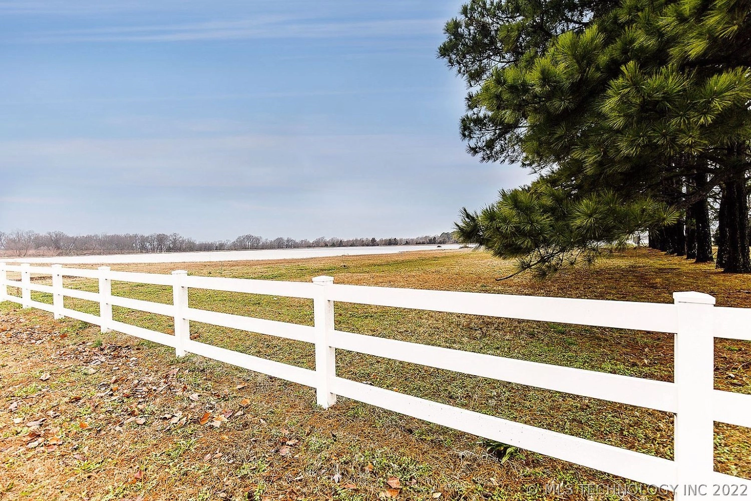 195 Byrd Store Road Hendrix OK - White fence