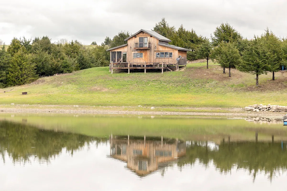 Cabin-on-Four-Acre-Pond