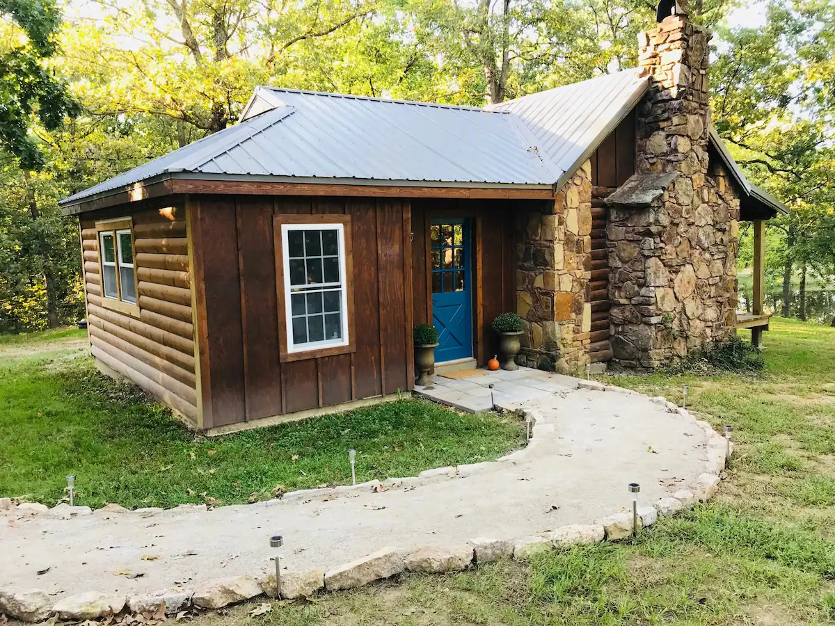 The-Blue-Door-Cabin