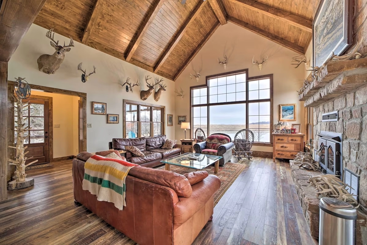 Lakefront-Cedar-Vale-Lodge