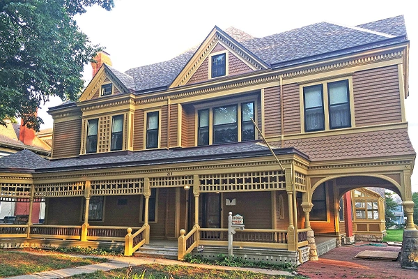 Exterior of the Warkentin House in Newton, KS