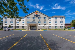 Valley Center, KS Hotels
