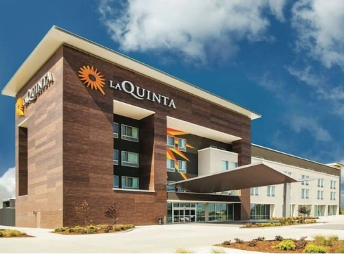 Comparing Prices and Amenities at Wichita Hotels