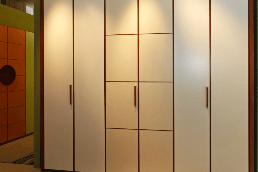 Stand alone wardrobe closet