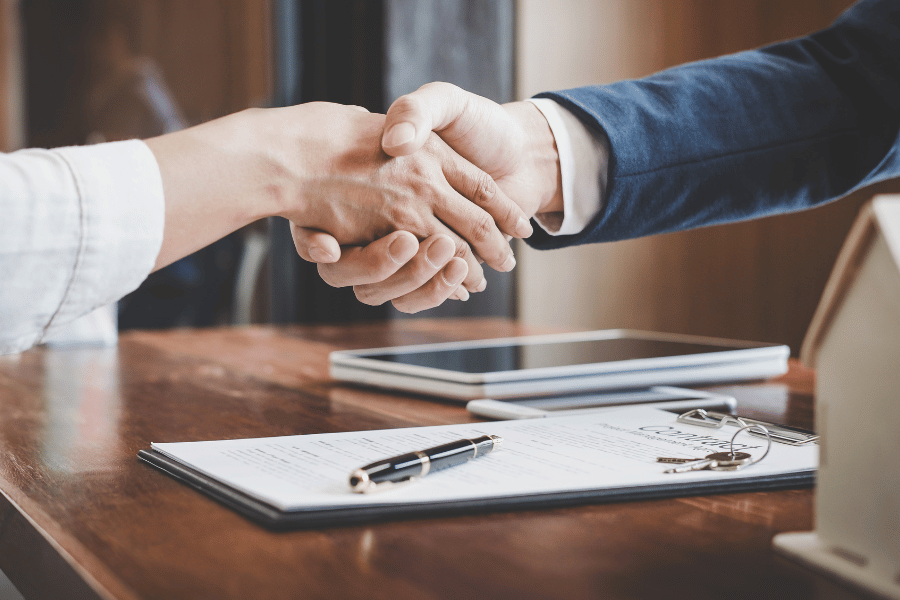 Finalizing home purchase between agent and client 