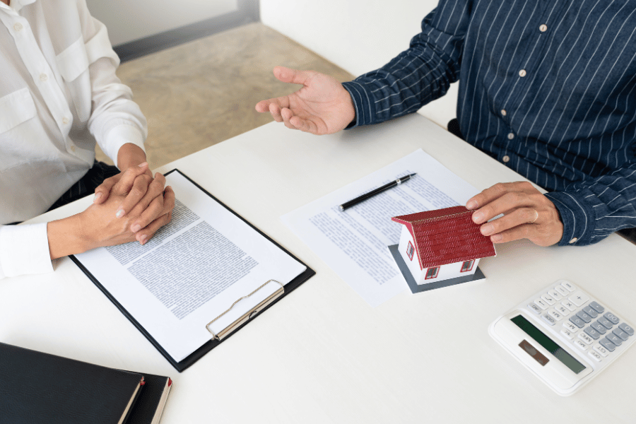 Professional explaining all the offers to the seller to choose