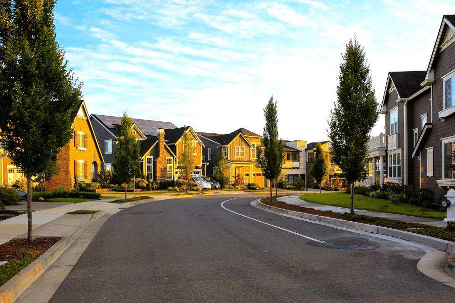 beautiful neighborhood that is quiet and part of an HOA