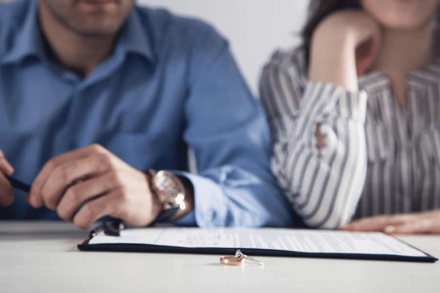 couple going through a hard divorce